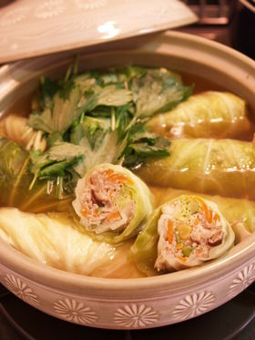 [Japanese+style+rolled+cabbage+nabe.jpg]