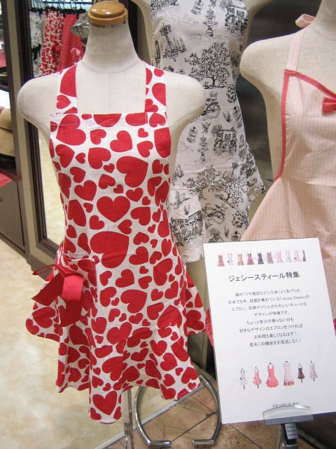 [Jessie+Steele+Bib+Josephine+-+Sweethearts+Apron.jpg]