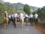 Cabalgata hacia Canaguá encabezando la caravana hacia el pueblo...desde loma pica quebrada del Rinc