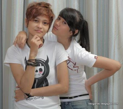 Mita and Dara of The Virgin Pose in T-Shirt and Blue Jean