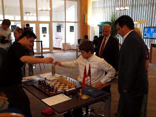 le champion norvégien Magnus Carlsen face au Chinois Wang Yue