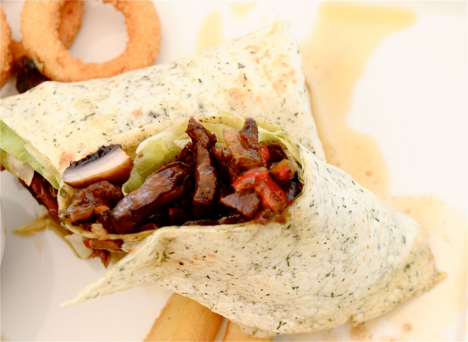 Wrap into. Сэндвич ролл цезарь. Буррито. Закуска с манго. Буррито мясное.