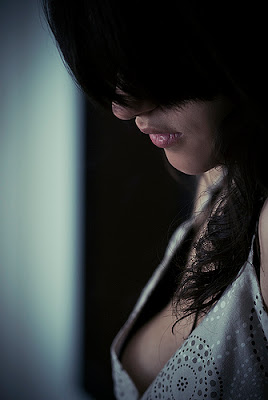 http://4.bp.blogspot.com/_hKgiDoPI5E8/SIRQUvZ70ZI/AAAAAAAAA5Q/tfT-yOQjez8/s400/lonely-girl.jpg