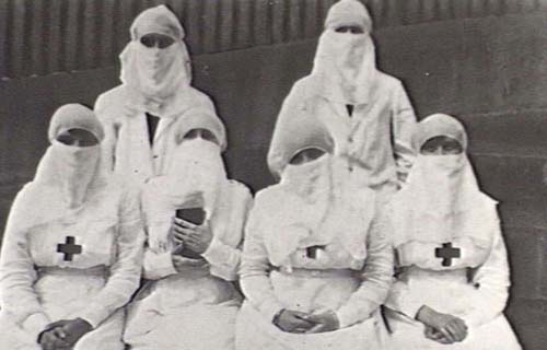 [1918_flu_doctors.jpg]