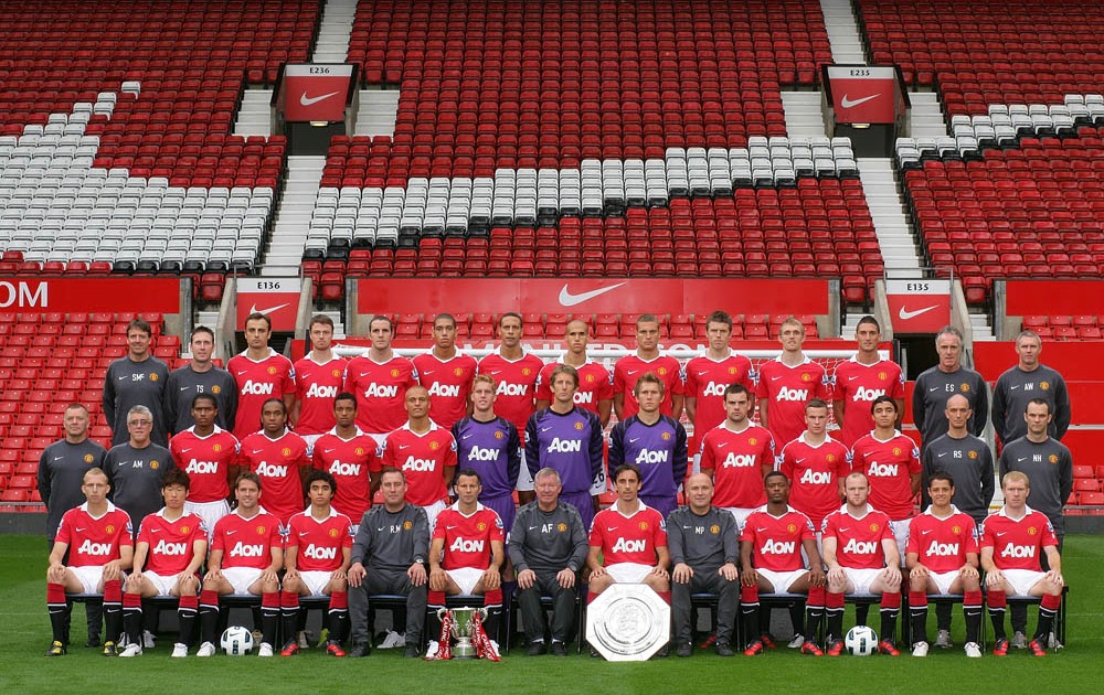 Manchester United: MANCHESTER UNITED 2010-2011 FIRST TEAM SQUAD