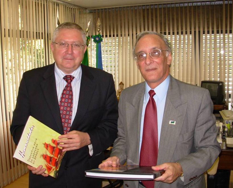 [Lakomov_e_Souza.jpg]