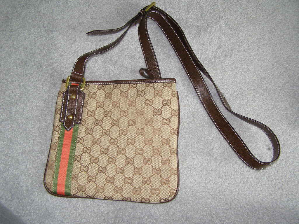 Coach Bags Factory Shoppe: Gucci Sling bag. Latest 0 cool.. Wholesale price!
