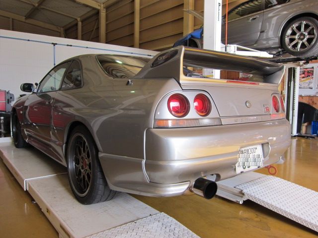 Prostock Motor Sports 中古車屋日記: ＢＣＮＲ３３ Ｇセンサー交換