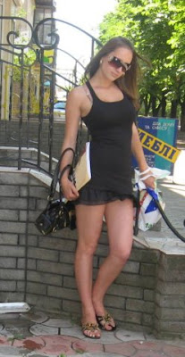 real girls in mini skirts: mini skirt shots