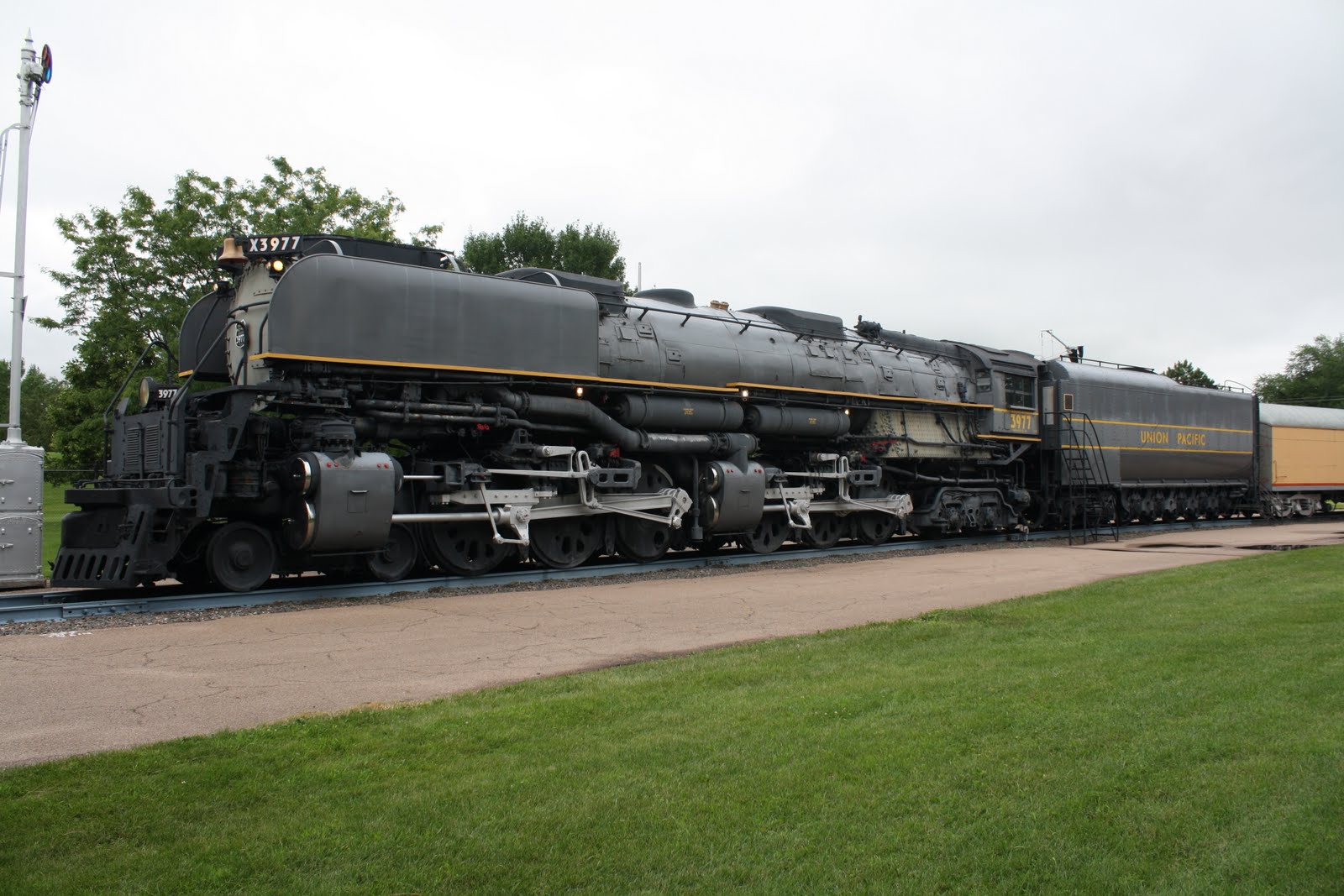 TomandEv: July 7 Union Pacific Challenger and diesel engine pictures ...