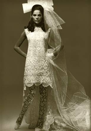 what does a bride wear