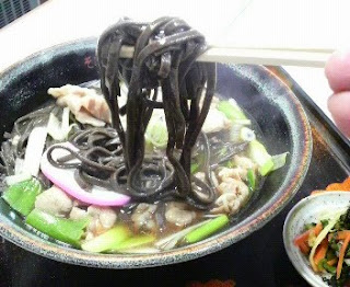 田舎そばは温めて食べると、なおいっそう美味しいですよ。