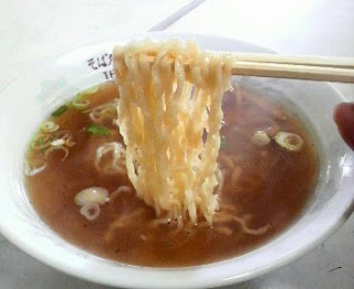 平打ち縮れ麺:中華そば