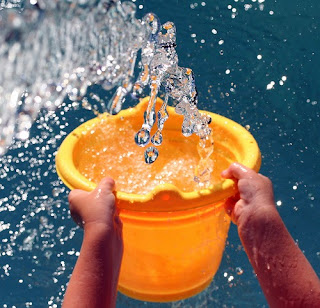 Mich Café: A bucket of water