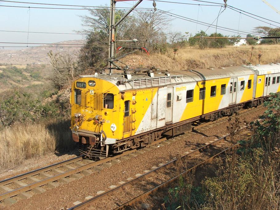SAR CONNECTA: Metro Rail Suburban Commuter - Train No. 1071 passing ...