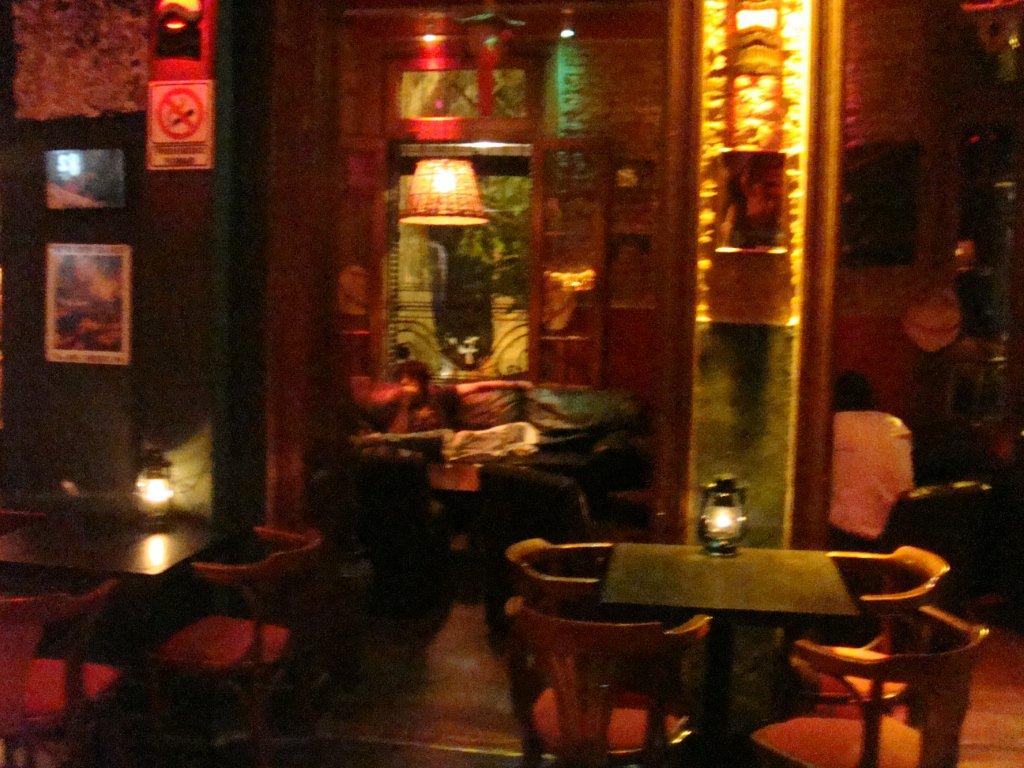 http://4.bp.blogspot.com/_htBkEAMr654/TCpv27TIVUI/AAAAAAAAC5Q/3JCMnzh9Jis/s1600/1+Tiki-Buenos-Aires-Bar-Restaurant.JPG