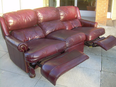 Couches  Recliners on Collectibles  Sold   Leather Sofa With Recliners Inside    325