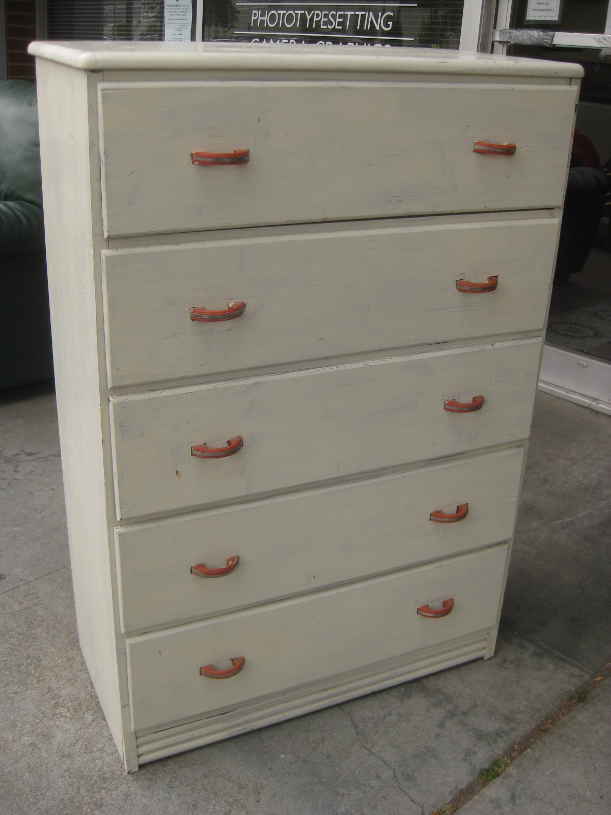 UHURU FURNITURE & COLLECTIBLES SOLD Chest of Drawers 50