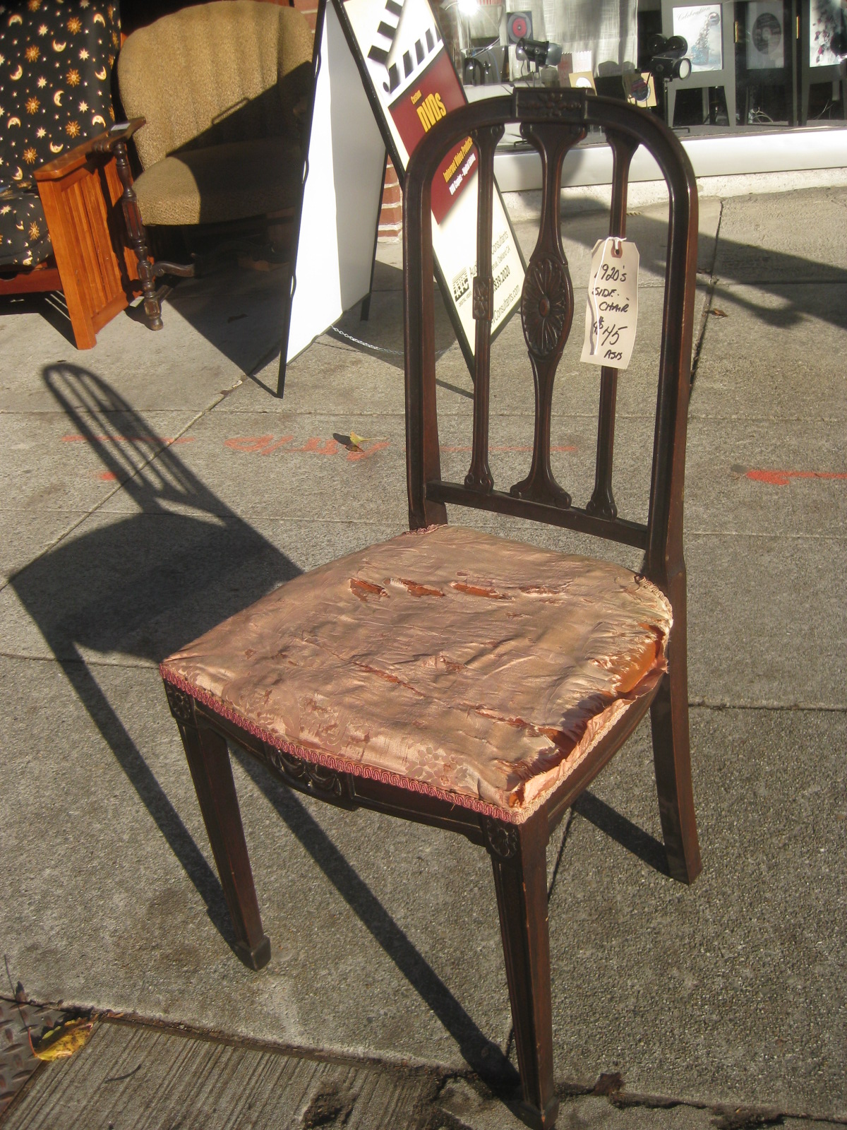 Minimalist 1920S Chair Styles with Electrical Design