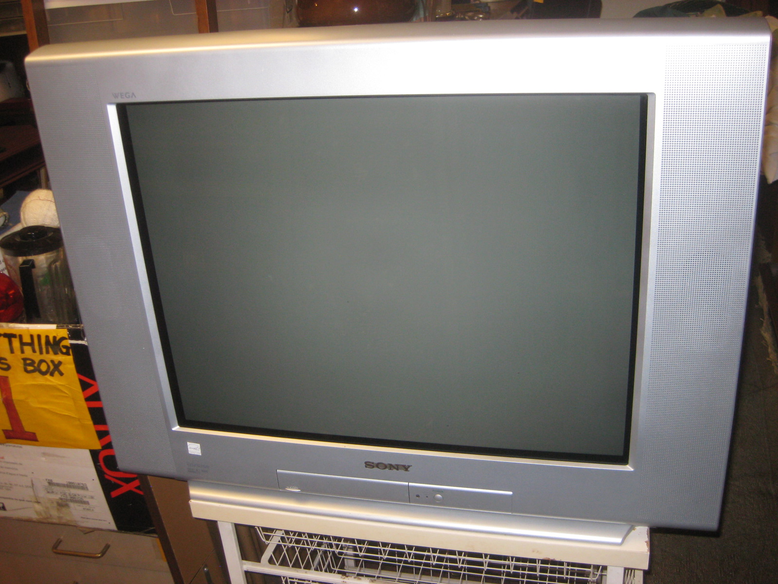 Телевизоры 2004 года. Телевизор сони тринитрон 72. Сони тринитрон 72 см. Sony Wega Trinitron. Sony Wega Trinitron 2004.