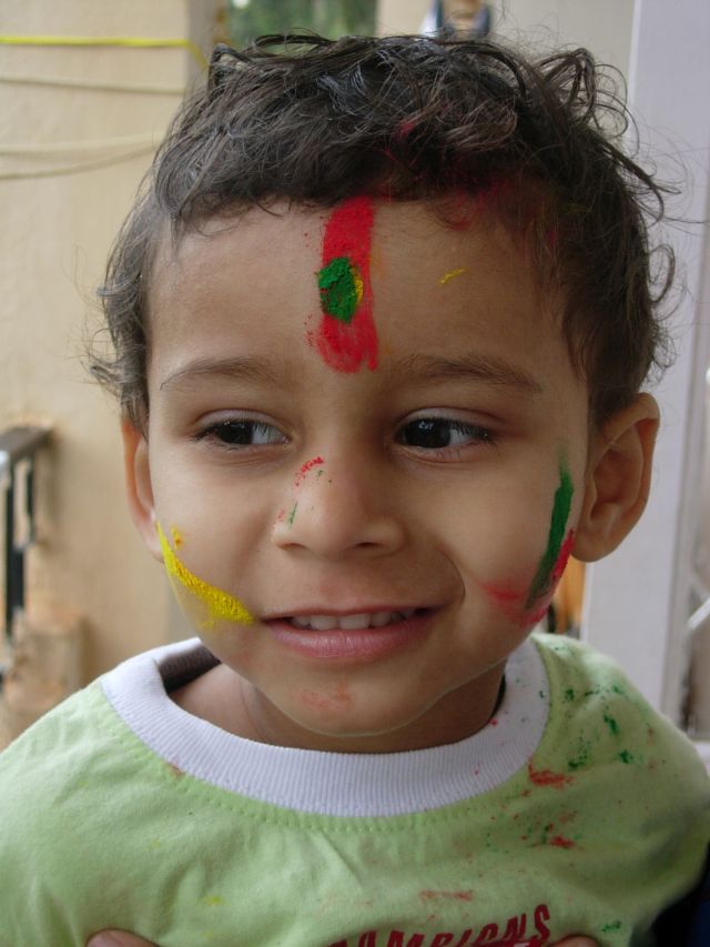 [Holi-2008.JPG]