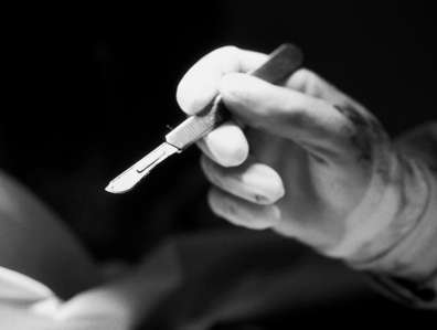 [scalpel_in_hand.jpg]
