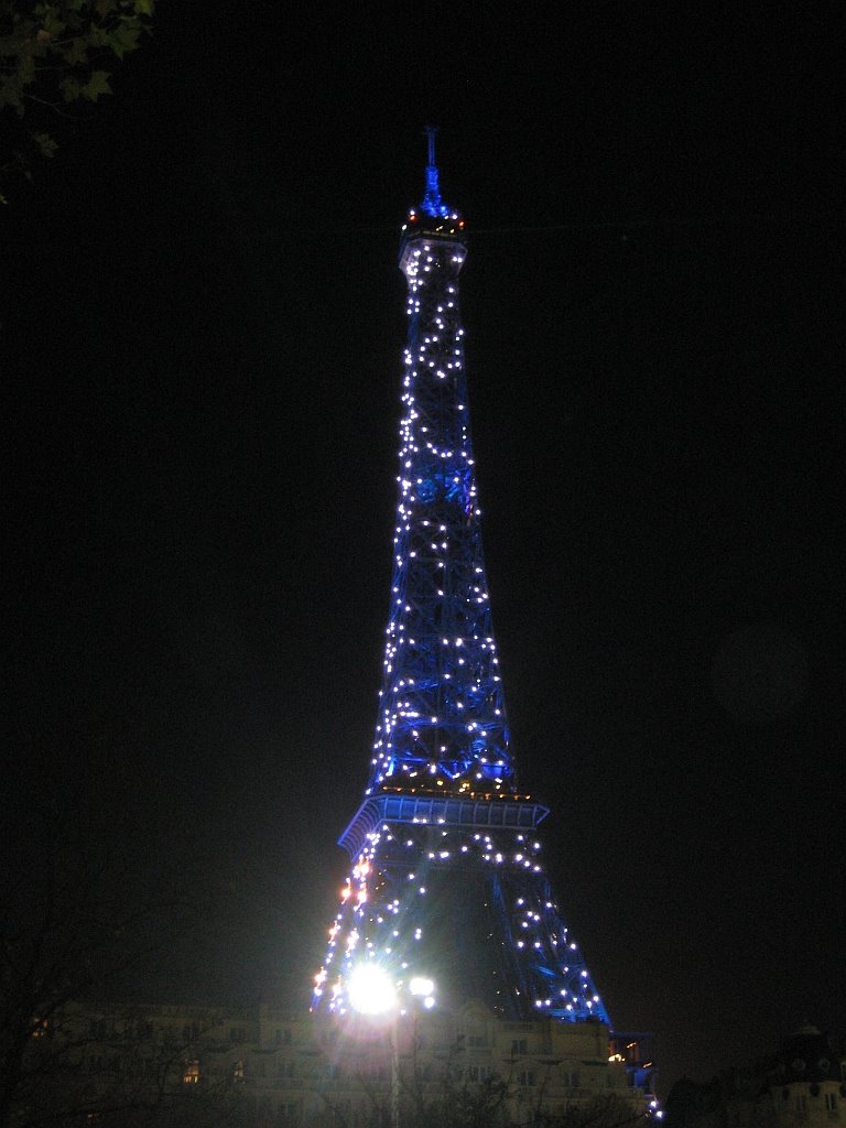 [eiffel+tower+sparkling.jpg]