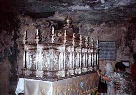 L'Urna nella grotta del Santo nell'Eremo