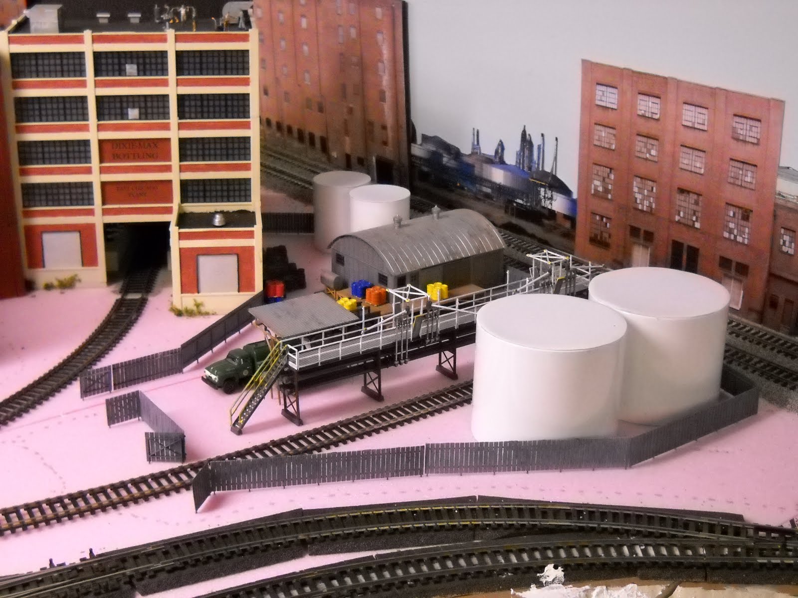 HO scale chemical plant