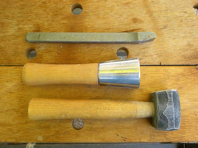 [800px-Mallet_&_pitch.jpg]