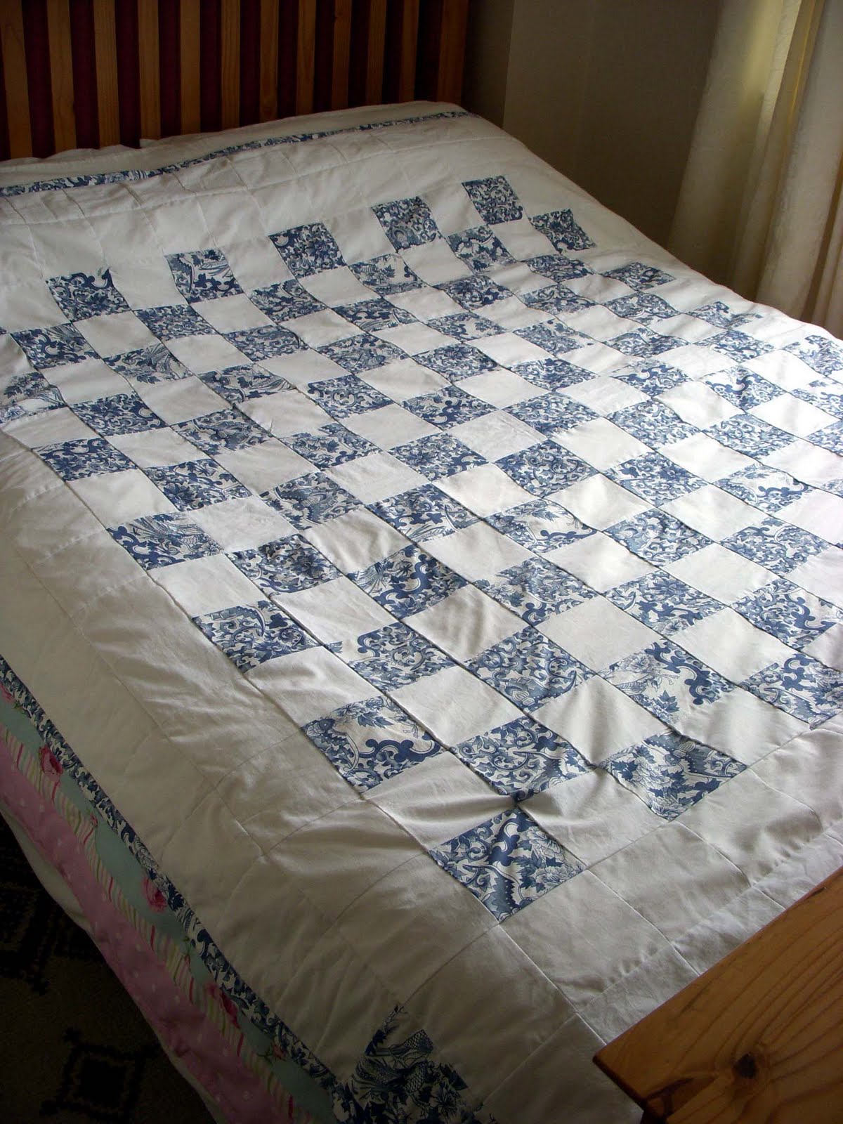 Hart's corner: Blue and white quilt finished