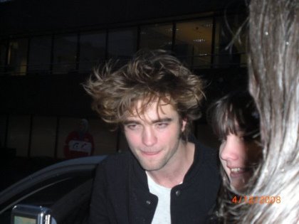 [robert-pattinson-long-hair.jpg]