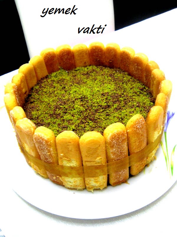 En İyi Yemek Tarifleri SitesiYemek Vakti ÇİKOLATALI&amp;FISTIKLI PASTA