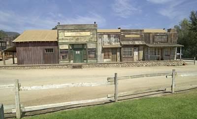 [10_western_town_movie_set_Paramount_Ranch_t600.jpg]