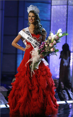 Crowning Moments: Miss Universe 2009 - Stefania Fernandez
