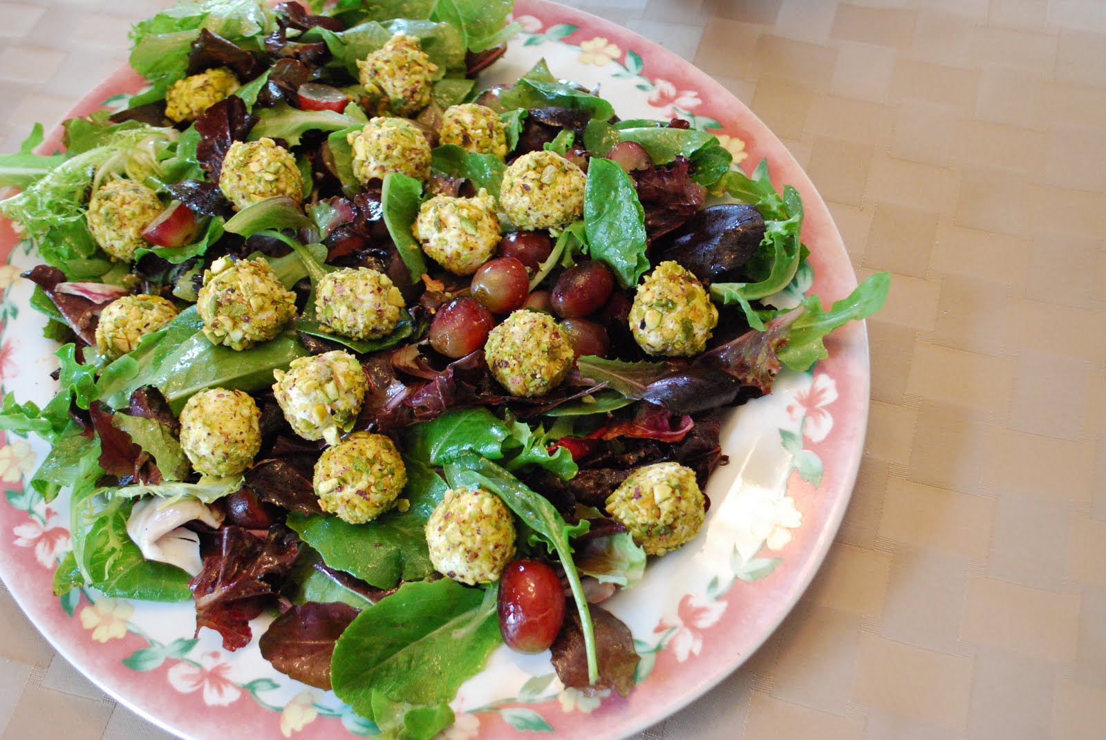 "Pointless" Meals Spring Salad with Grapes and Pistachio Crusted Goat Cheese
