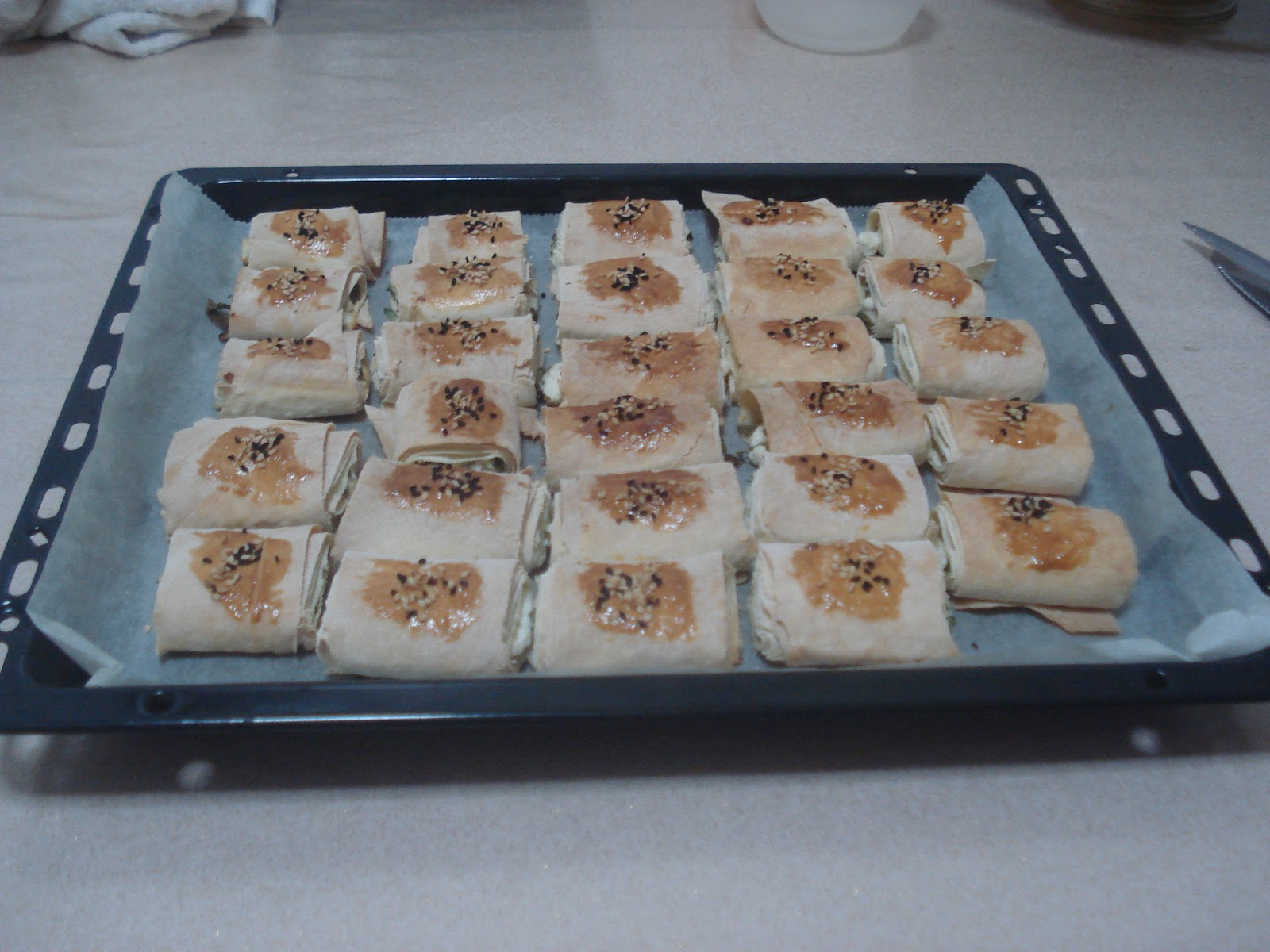 PeKmeZz Su Böreği Hamurundan Çıtır Dilim Börekler Ve Karnıbahar Salatası