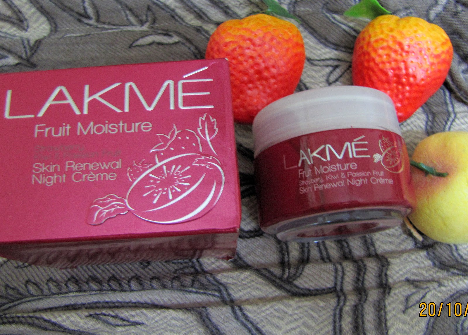 lakme fruit moisture strawberry kiwi passion night cream