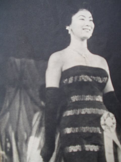[Akiko-1.JPG]