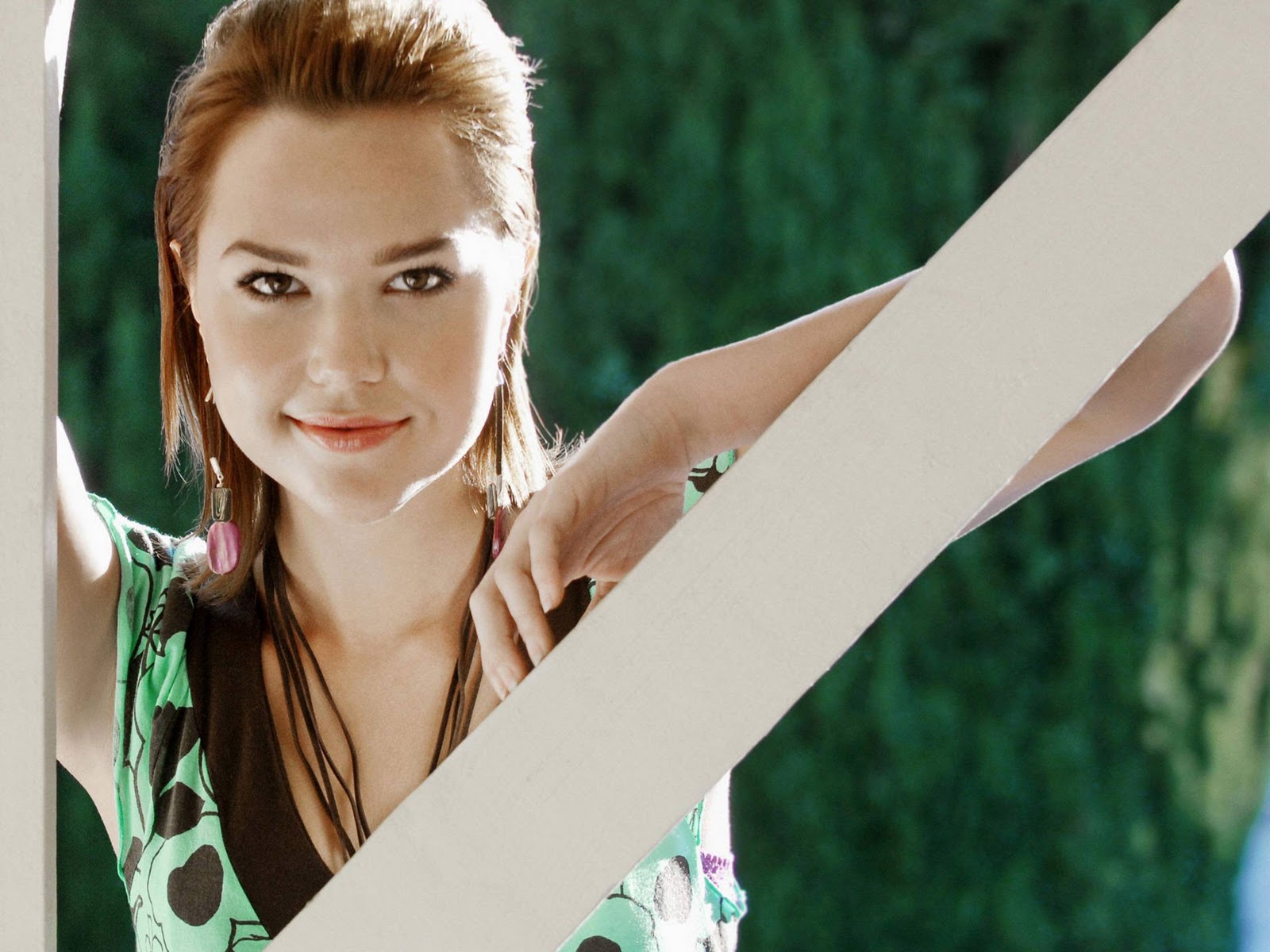 Download Wallpaper free: Arielle Kebbel wallpapers