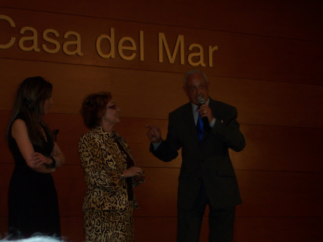 MaríaDolores Calvo Romero en la presentación de su monográfico en Barcelona junto a Montse y Jordi