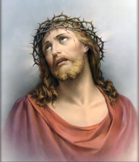 Jesus with the crown of thorns, looking heavenward in his pain.