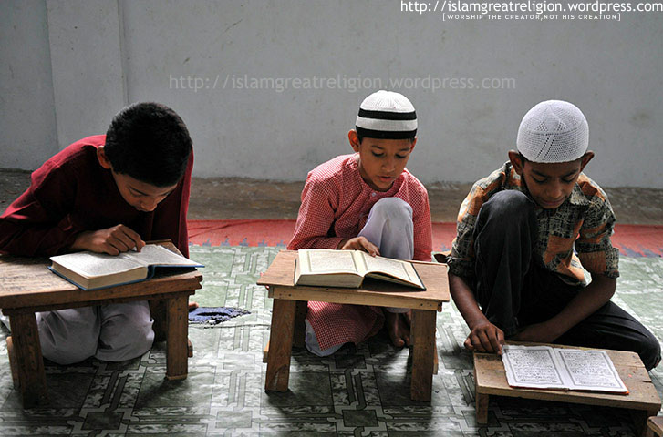 Students reading quran | Your Title