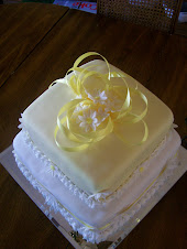 Fondant Covered Daisy Cake