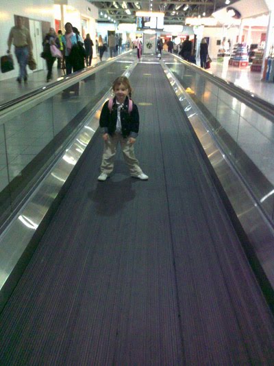 [1.Izzy-Wainwright-travelator2.jpg]