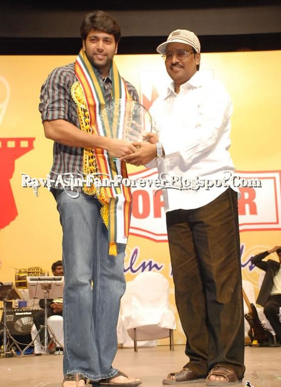 [Celebrities-at-V4-Popular-Film-Awards-381.jpg]