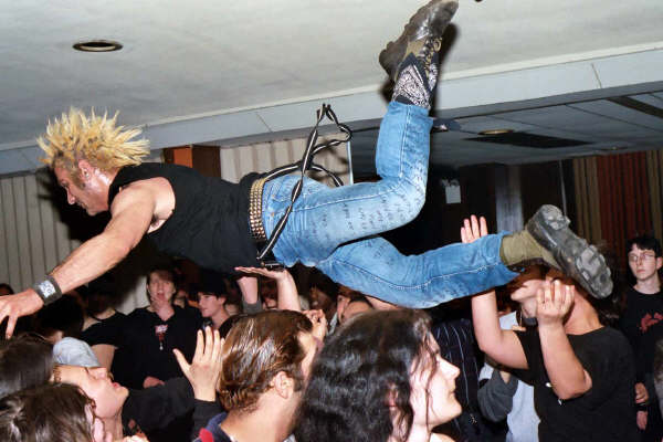 [x06I+April+12+Nerve+Tony+dive.jpg]