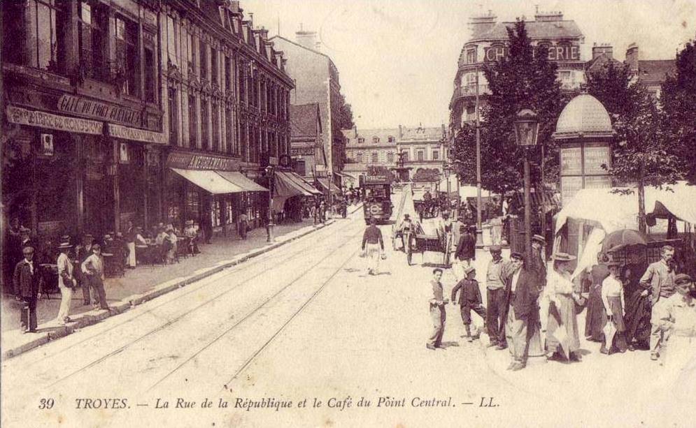 [troyes+rue+république+café+du+point+central.jpg]