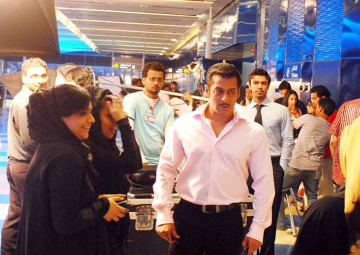 Salman Khan in Dubai Metro‏ shooting for his new movie Dabangg Latest