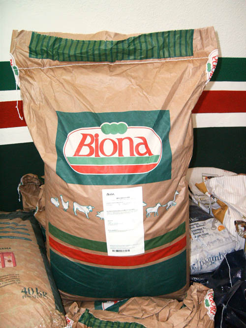 EL CAPACHERO PETETE PIENSO BIONA el-capachero-petete-pienso-biona